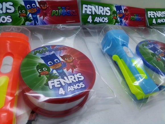 Kit Copo Retratil + Mini Lanterna no Tema Pj