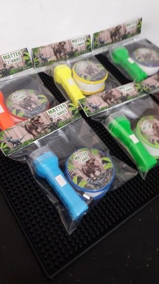 Kit Copo Retratil + Mini Lanterna Personalizado Dinossauro