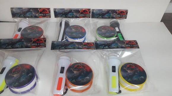 Kit Copo Retratil + Mini Lanterna Personalizado Dinossauro