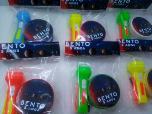 Kit Copo Retratil + Mini Lanterna Planetas