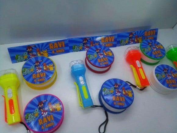 Kit Copo Retratil + Mini Lanterna Pokemon