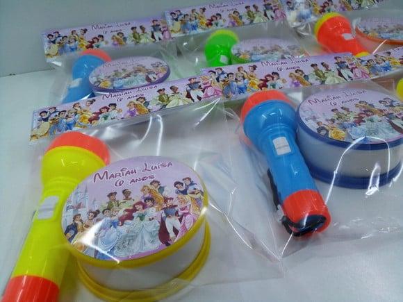 Kit Copo Retratil + Mini Lanterna Príncipes e Princesas