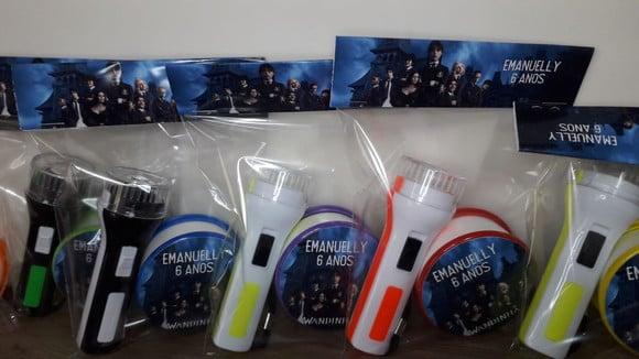 Kit Copo Retratil + Mini Lanterna Personalizado Wandinha