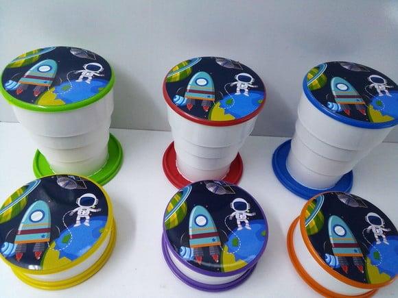 Kit Copo Retratil + Mini Lanterna Tema Astronauta