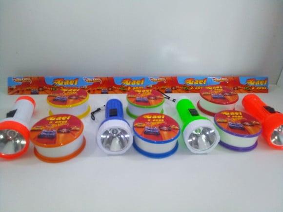 Kit Copo Retratil + Mini Lanterna Tema Hot Wheels
