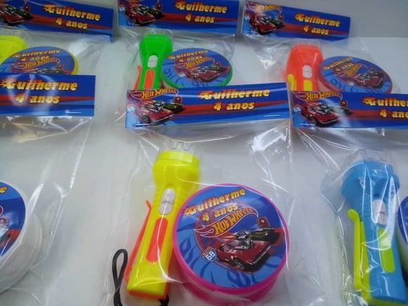 Kit Copo Retratil + Mini Lanterna Tema Hot Wheels