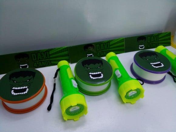 Kit Copo Retratil + Mini Lanterna Tema Hulk
