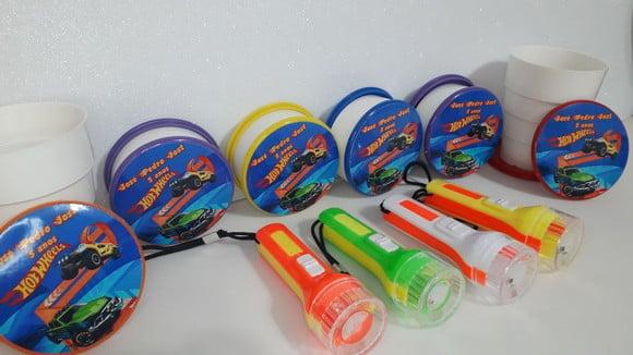 Kit Copo Retratil + Mini Lanterna Tema Hot Wheels