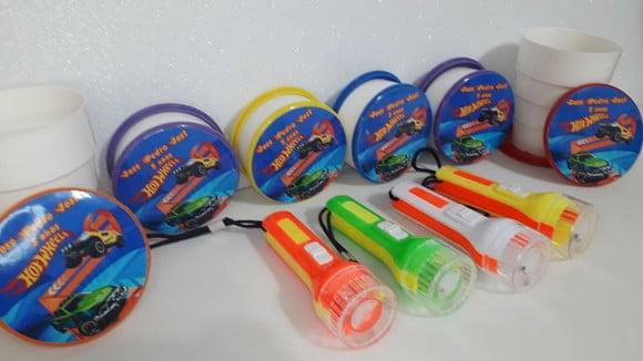 Kit Copo Retratil + Mini Lanterna Tema Hot Wheels
