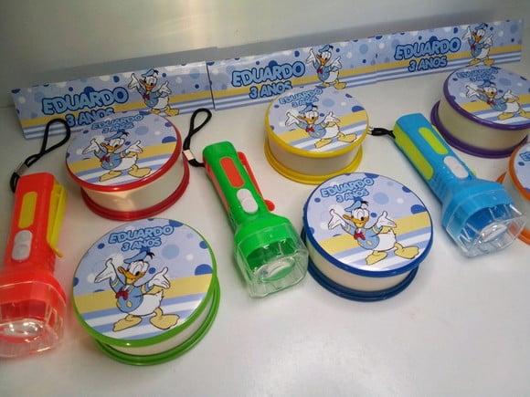 Kit Copo Retratil + Mini Lanterna Tema Pato