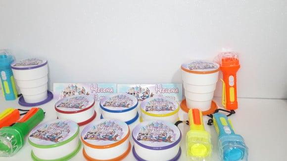 Kit Copo Retratil + Mini Lanterna Tema Turma do Mickey