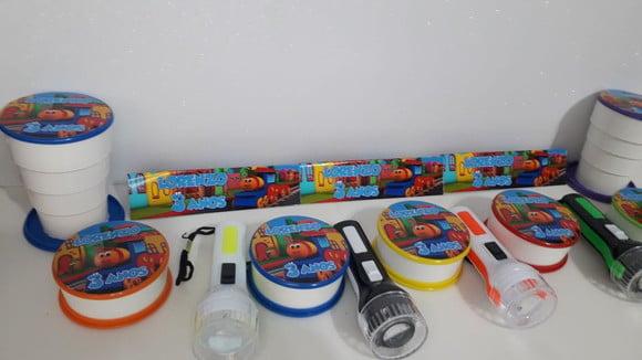 Kit Copo Retratil + Mini Lanterna Tema Trem Bob