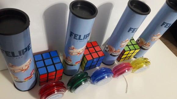 Kit Cubo Magico + Pega Vareta + Ioiô Tema Brinquedos Antigos