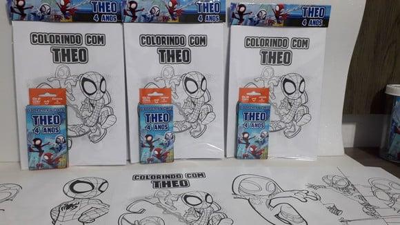 Kit de Desenhos para Colorir com Giz de Cera Aranha Verso