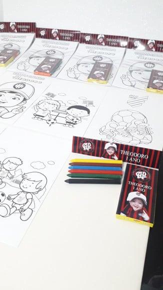 Kit de Desenhos para Colorir com Giz de Cera Futebol