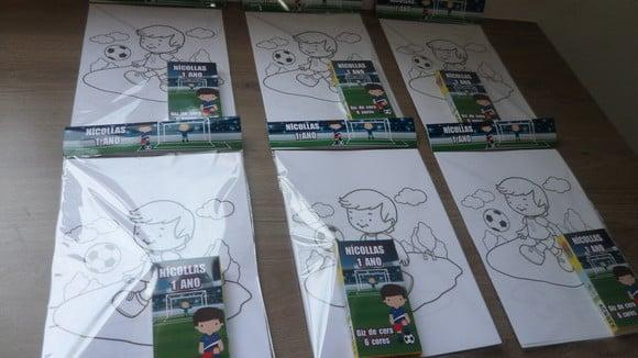 Kit de Desenhos para Colorir com Giz de Cera Futebol