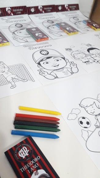 Kit de Desenhos para Colorir com Giz de Cera Futebol