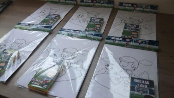 Kit de Desenhos para Colorir com Giz de Cera Futebol