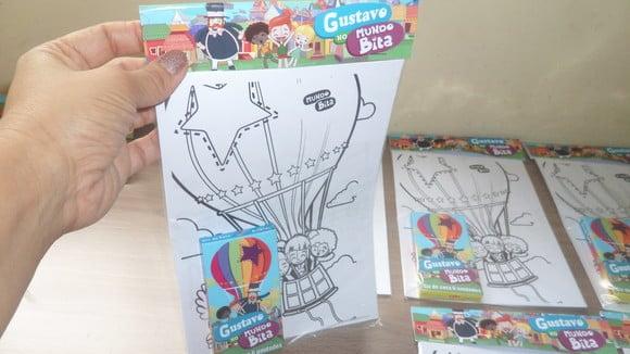 Kit de Desenhos para Colorir com Giz de Cera Mundo Bita
