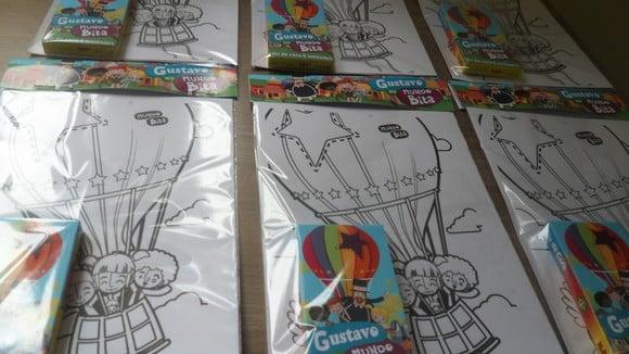 Kit de Desenhos para Colorir com Giz de Cera Mundo Bita
