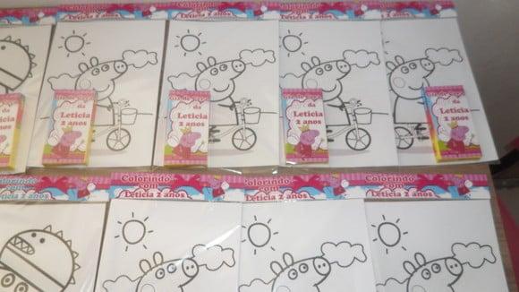 Kit de Desenhos para Colorir com Giz de Cera Tema Pig