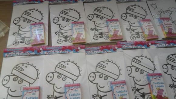Kit de Desenhos para Colorir com Giz de Cera Tema Pig