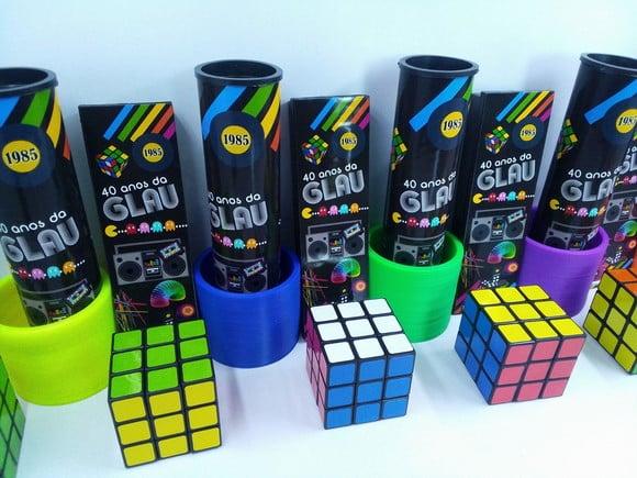 Kit Dominó + Pega Varetas + Mola Maluca + Cubo Tema Anos 80