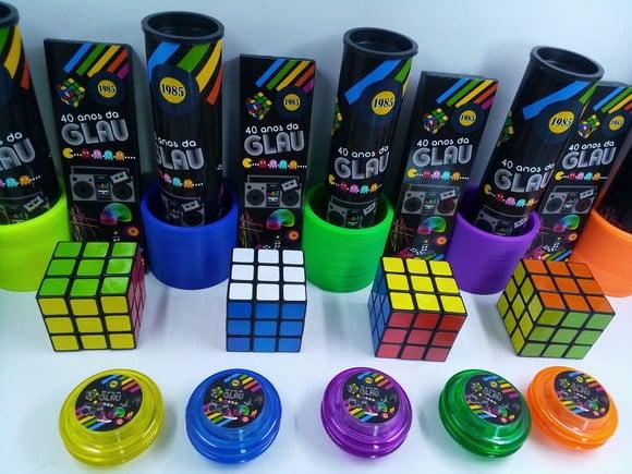 Kit Dominó + Pega Varetas + Mola + Cubo + Ioiô Tema Anos 80
