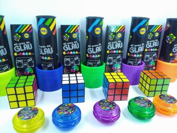 Kit Dominó + Pega Varetas + Mola + Cubo + Ioiô Tema Anos 80