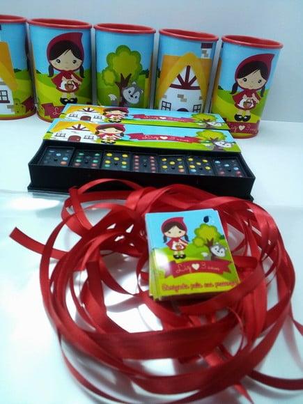 Kit Domino e Cofre Tema Chapeuzinho Vermelho