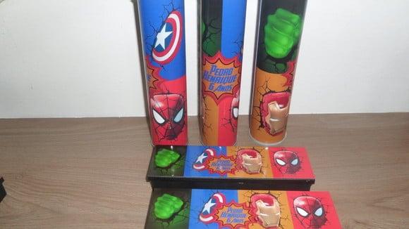 Kit Domino e Pega Varetas Super Herois