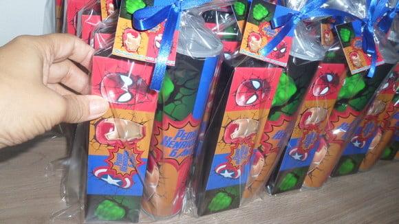 Kit Domino e Pega Varetas Super Herois