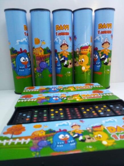 Kit Domino e Pega Varetas Tema Galinha Pintadinha