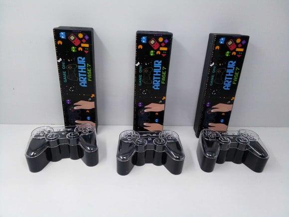 Kit Domino e Tubete em Formato de Controle de Video Game