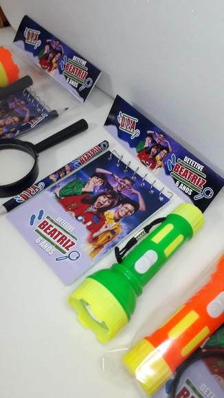 Kit Dpa Bloquinho + Mini Lápis + Lanterna + Lupa