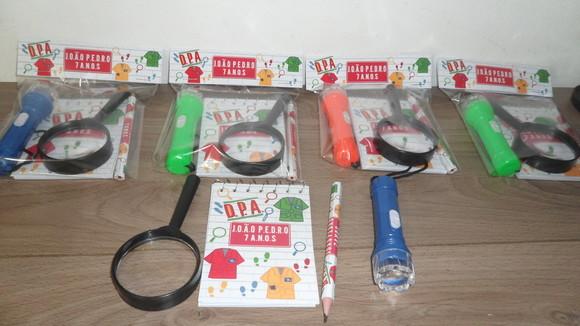 Kit Dpa Bloquinho + Mini Lápis + Lanterna + Lupa