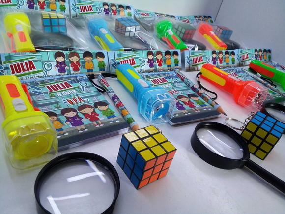 Kit Dpa Bloquinho + Mini Lápis + Lanterna + Lupa + Mini Cubo