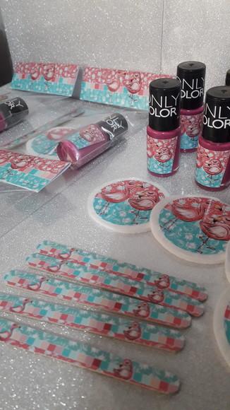 Kit Esmalte + Lixa + Algodão Redobdo Tema Flamingo