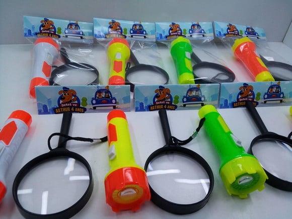 Kit Lanterna e Lupa Tema Detetive Labrador
