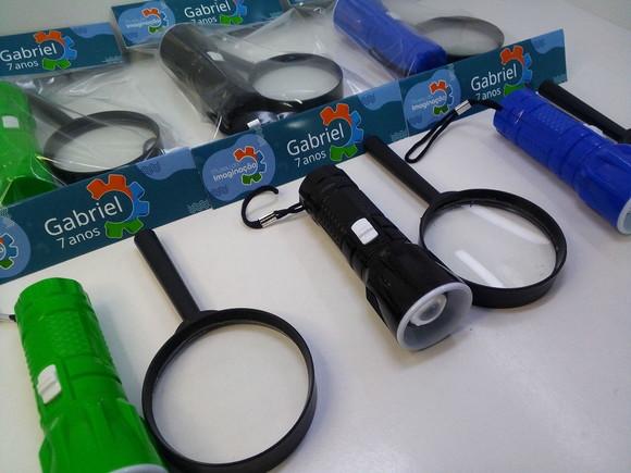 Kit Lanterna e Lupa Tema Museu