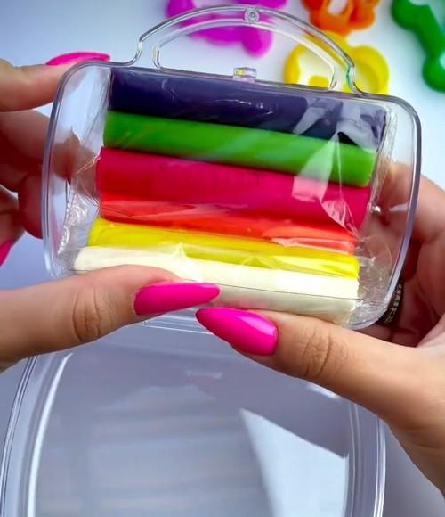 Kit Maletinha Acrílica + Massinha de Modelar + 3 Forminhas m