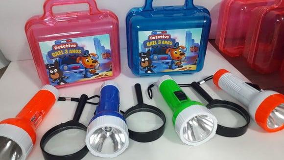 Kit Maletinha Lanterna e Lupa