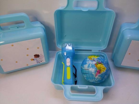 Kit Maletinha Plastica + Lanterna + Mini Bola Personalizada