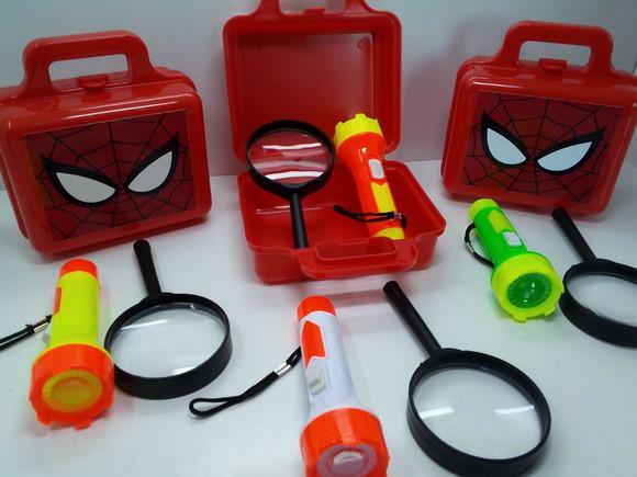 Kit Maletinha Plástica + Lupa + Lanterna Homem Aranha
