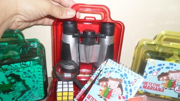 Kit Maletinha+binoculo+lanterna+lupa+bloco+mini Lápis+cubo
