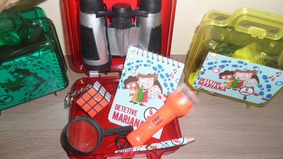 Kit Maletinha+binoculo+lanterna+lupa+bloco+mini Lápis+cubo