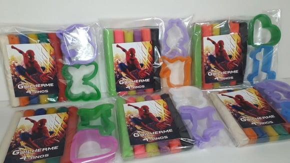 Kit Massinha de Modelar + 6 Cores Divertidas + 2 Cortadores