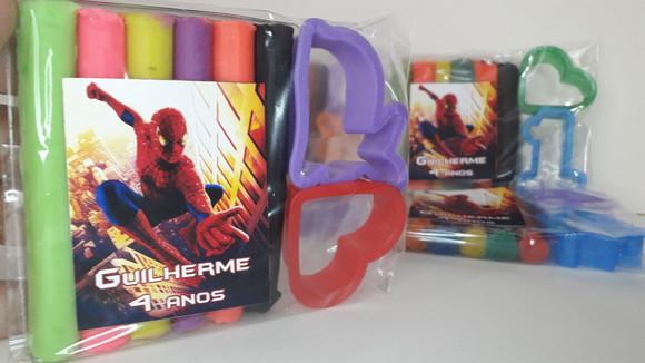 Kit Massinha de Modelar + 6 Cores Divertidas + 2 Cortadores