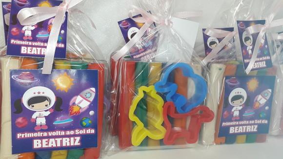 Kit Massinha de Modelar + 6 Cores Divertidas + 3 Cortadores