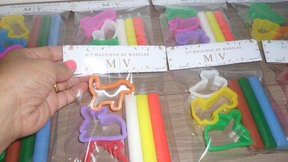 Kit Massinha de Modelar com 3 Cores + 3 Cortadores